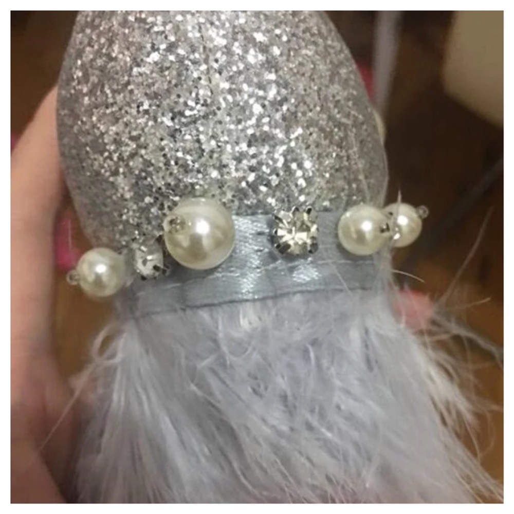 🎁 The Amanda Silver Handmade Glitter Feather Shoes - Picture 2 of 5
